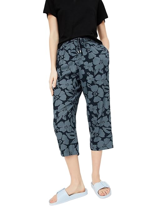 Max Women Straight Floral Printed Capris